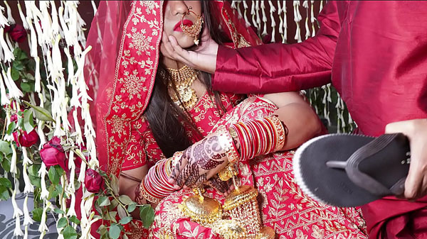 Seksi Porn Suhagrat - Suhagraat par sexy bhabhi ki chudai pagal devar ne ki - Hindi Sex