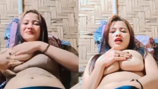 Indian girl ki boobs masalne ki video