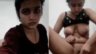 College girl chut mein baigan daal kar maje leti hui