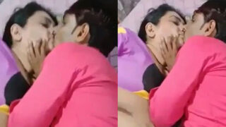 Desi bhabhi romantic sex karti hui maje me