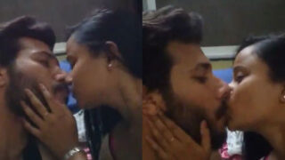 Delhi couple kiss karte hue ek dusre ko