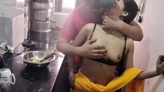 Sexy jawan bhabhi ki chudai Kitchen mein