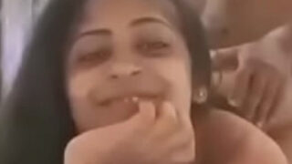 Bhabhi ne gaand aage pichhe karke doggy style me sex kiya