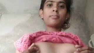 Bihari village girl boobs daba kar fingering karti hui